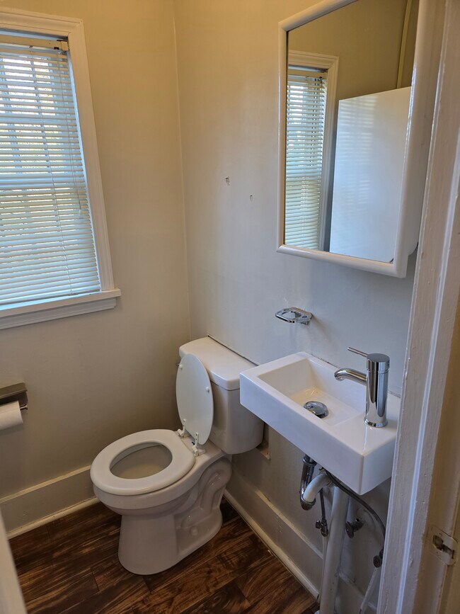 Building Photo - 2529 Napier Ave