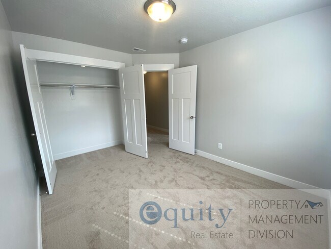 Building Photo - 16102 S Truss Dr