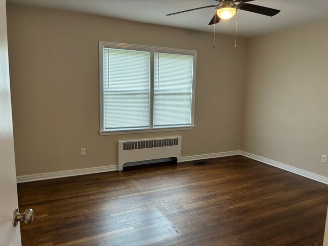 Building Photo - 2520 Proctor Knott Dr