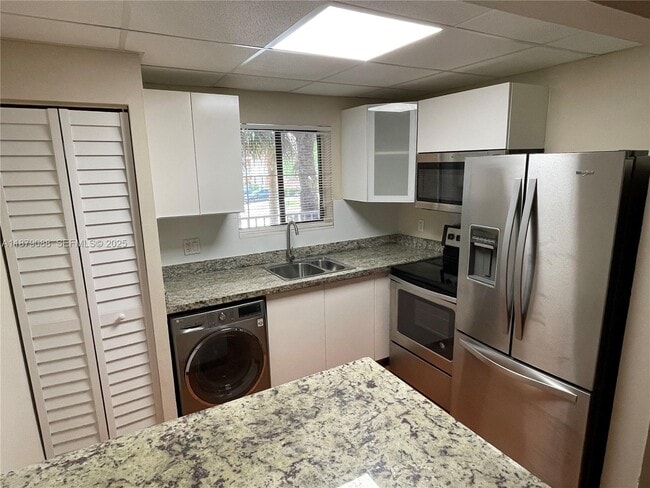 Building Photo - 6900 SW 39th St