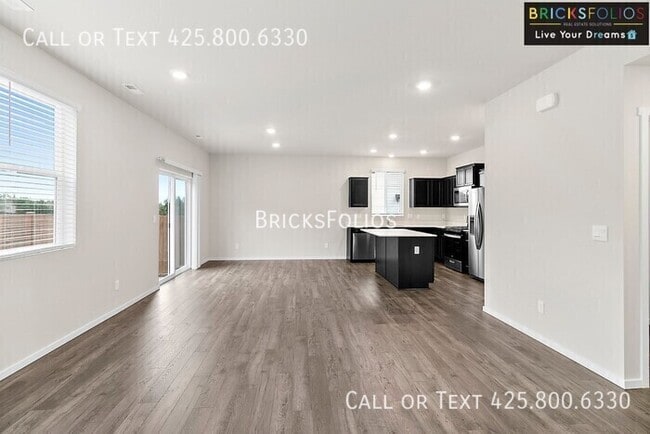 Building Photo - 1265 SW Pendleton Way