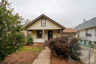 Building Photo - 2 Bed 1 Bath House