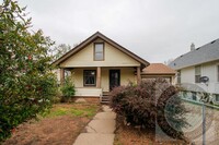 Building Photo - 2 Bed 1 Bath House