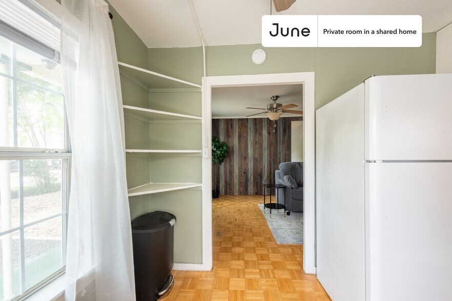 Building Photo - Room in Shared 3 bed/2 bath home