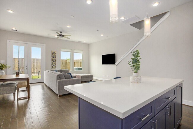 Building Photo - 5518 Rosslyn Rd