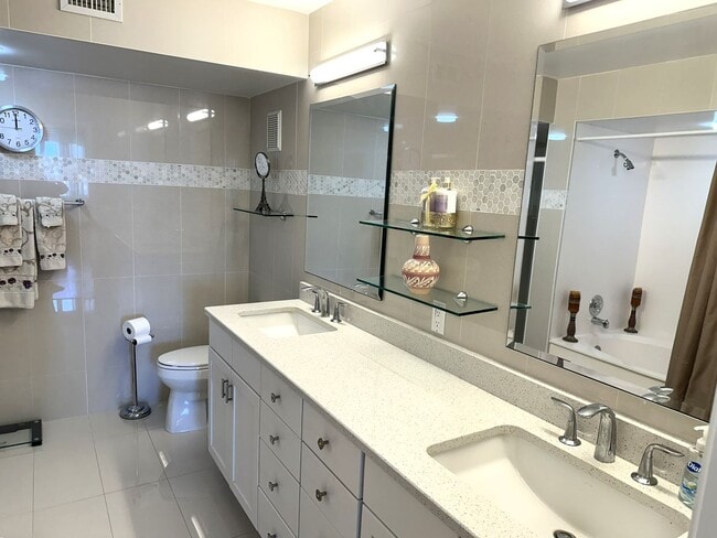 Building Photo - WATERFRONT 2/2 BAHIA DEL MAR RENTAL SEVEN MONTHS APRIL 21 - Nov. 15, 2026