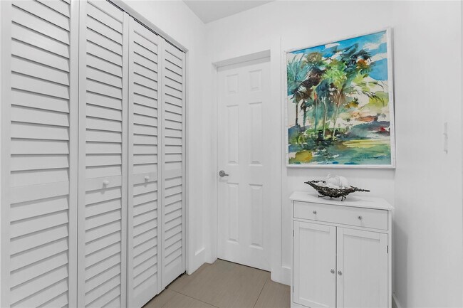 Building Photo - 2600 S Ocean Dr