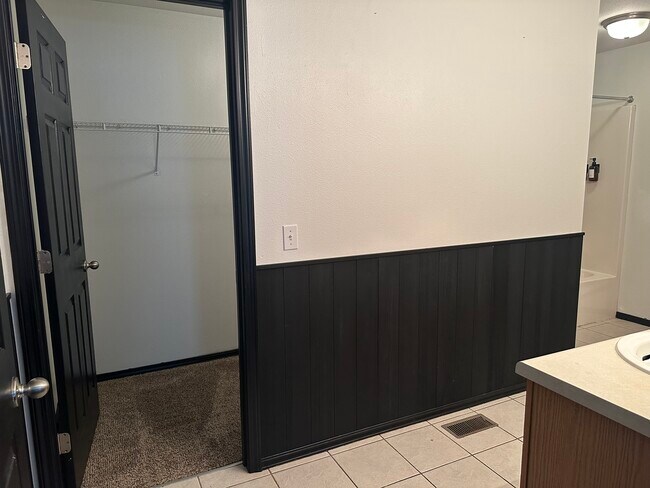 Building Photo - 647 S Hazelnut Ave