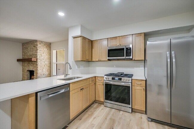 Building Photo - "Charming 2-Bed Retreat in Georgetown – Cozy 768 Sq Ft Haven!"