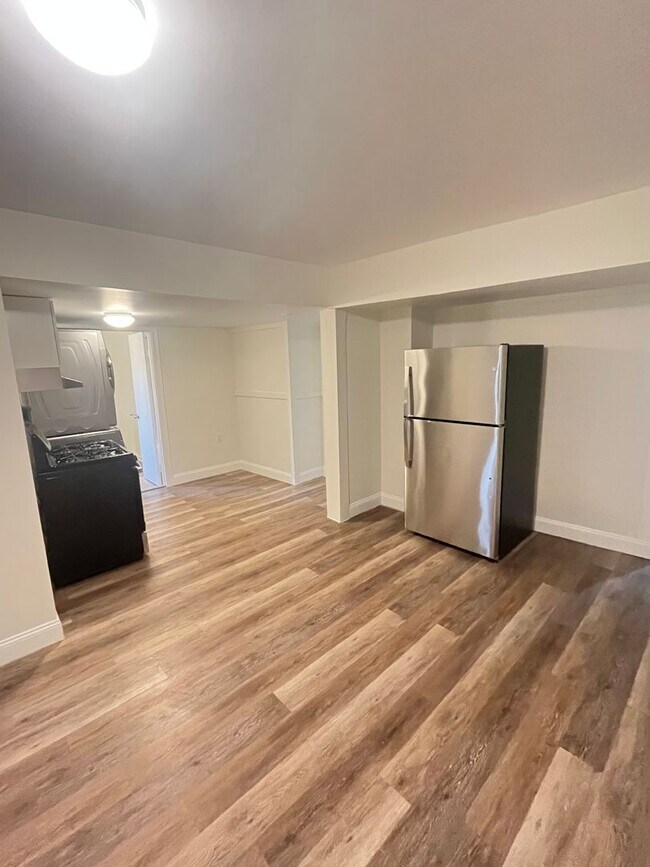 Building Photo - 355 Washington St