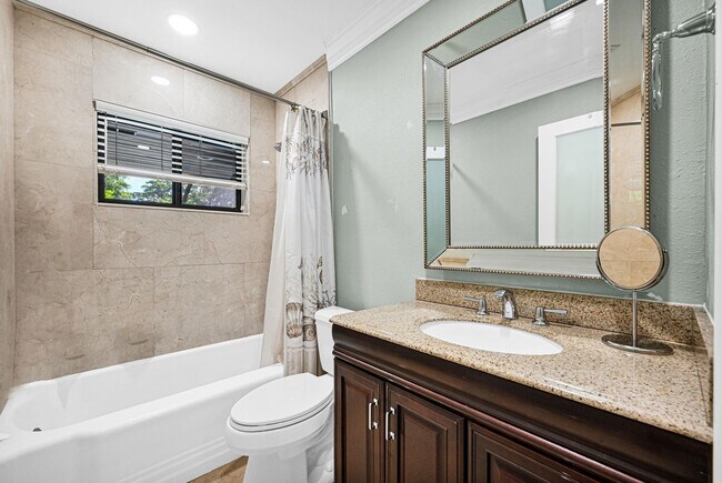 Building Photo - 836 Orchid Dr