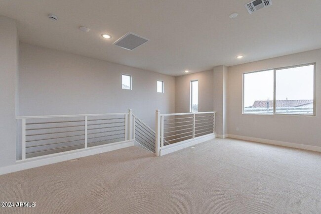 Building Photo - 21390 W Meadowbrook Ave