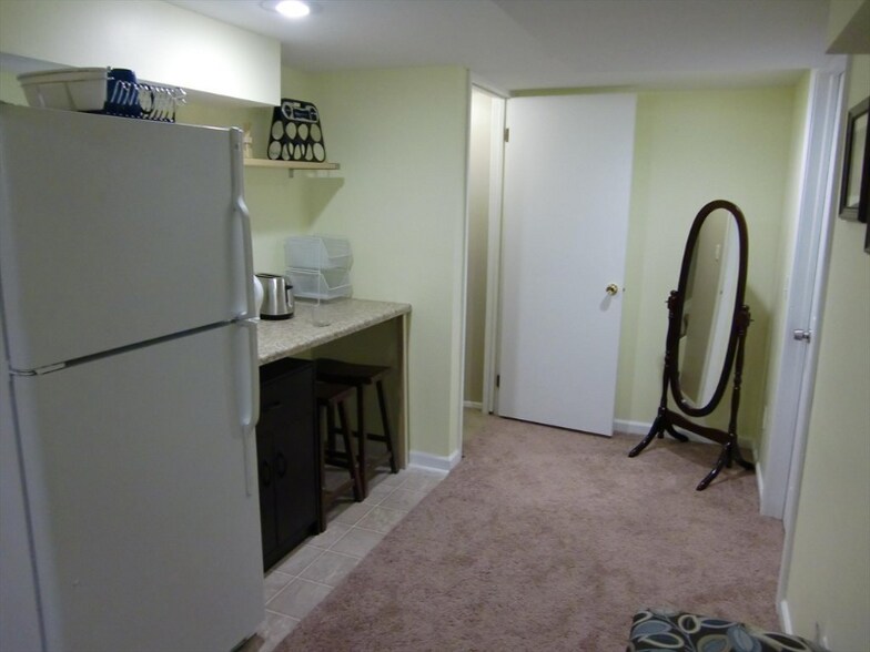 Building Photo - 2680 Roundtree Dr