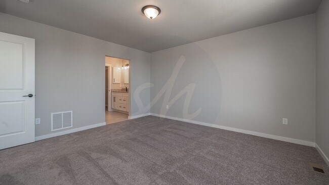 Building Photo - Modern 4 Bedroom Home in Wolf Ranch