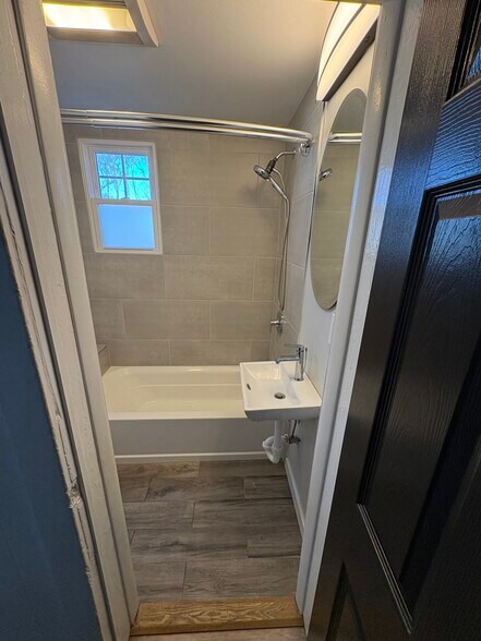 Bathroom - 112 Hamilton Ave