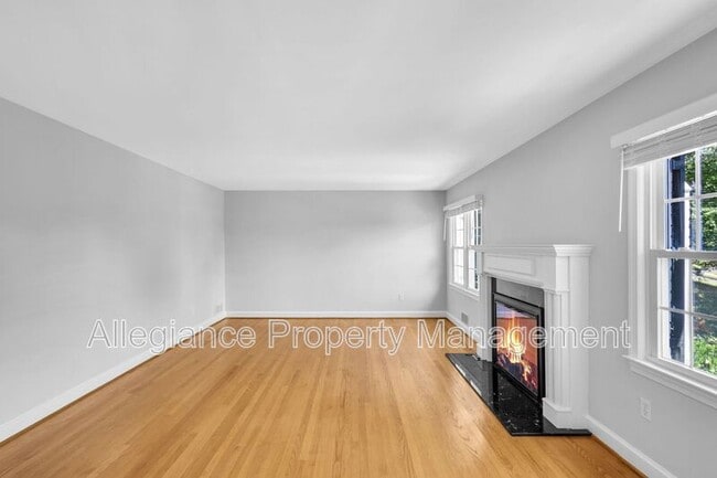 Building Photo - 3548 N Valley St