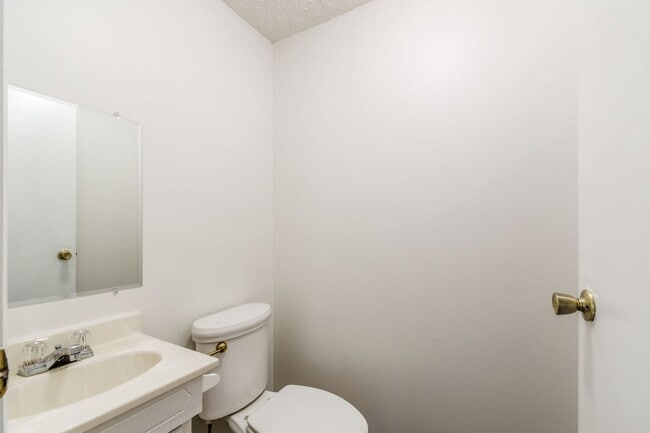 Building Photo - Beautifully Updated Reynoldsburg Home