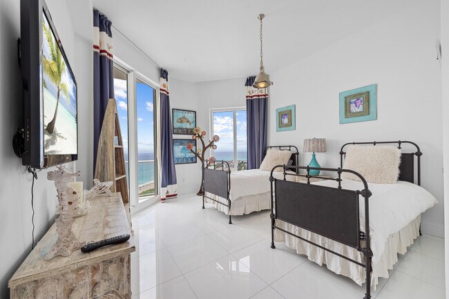 Building Photo - 2700 N Ocean Dr