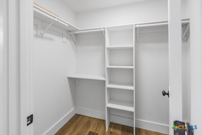 Building Photo - 123 W May St