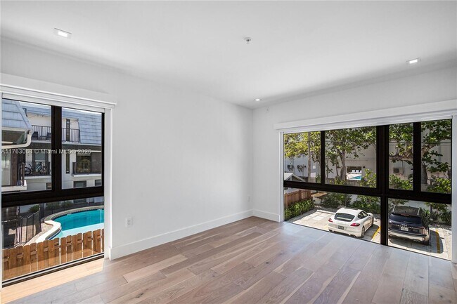 Building Photo - 204 Sunrise Dr