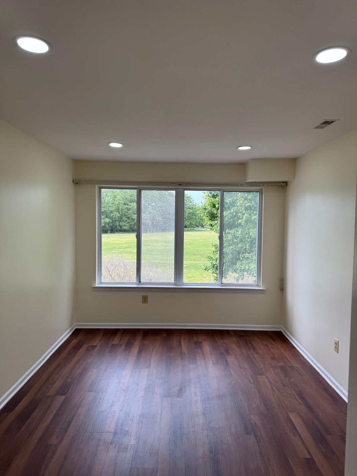Building Photo - 604 Jesse Way
