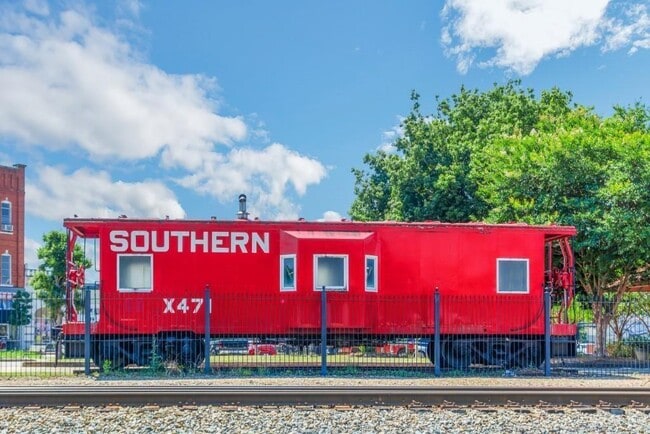 Building Photo - 204 Mill St