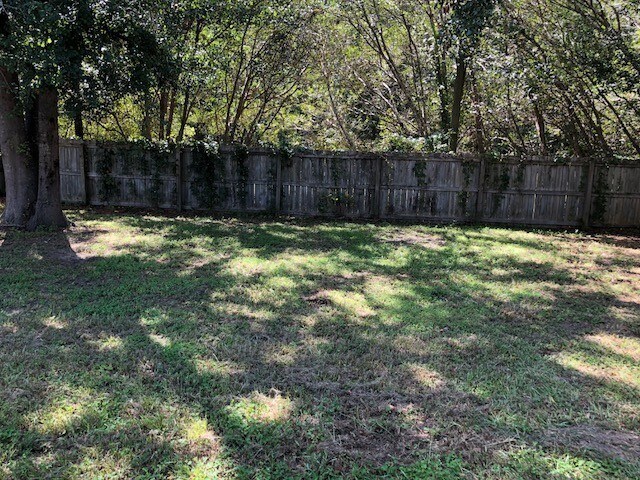 Building Photo - AVAILABLE LATE NOVEMBER (Small Pets Only)