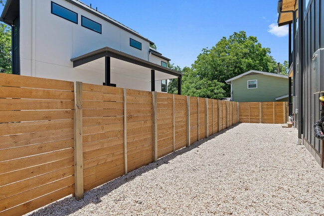 Building Photo - 909 Payne Ave