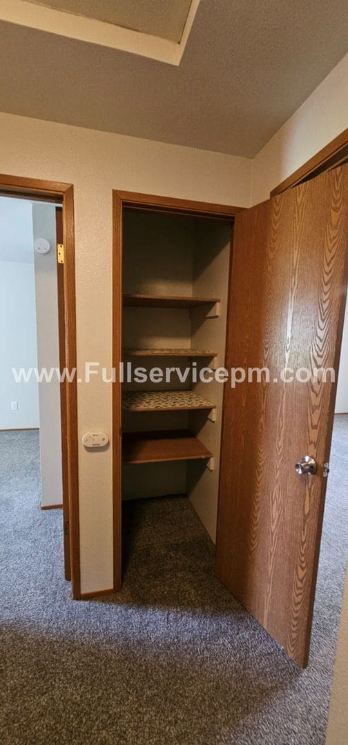 Building Photo - Beautiful duplex apt. on Quiet culdesac