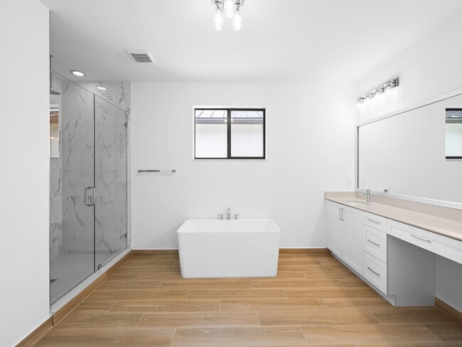 Building Photo - 1446 SW 23rd St