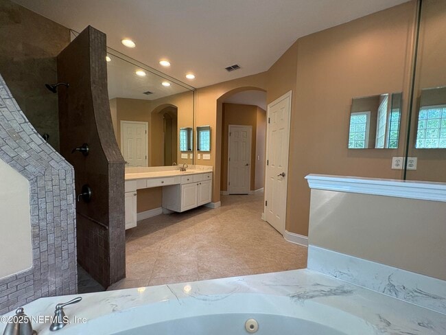 Building Photo - 585 Golden Links Dr