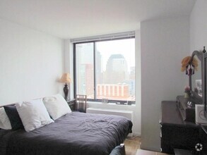 Building Photo - 4 bedroom in NEW YORK NY 10282