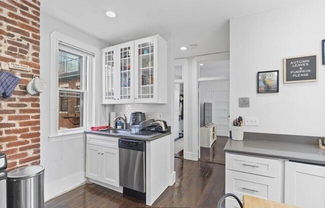 Building Photo - 73 Revere St