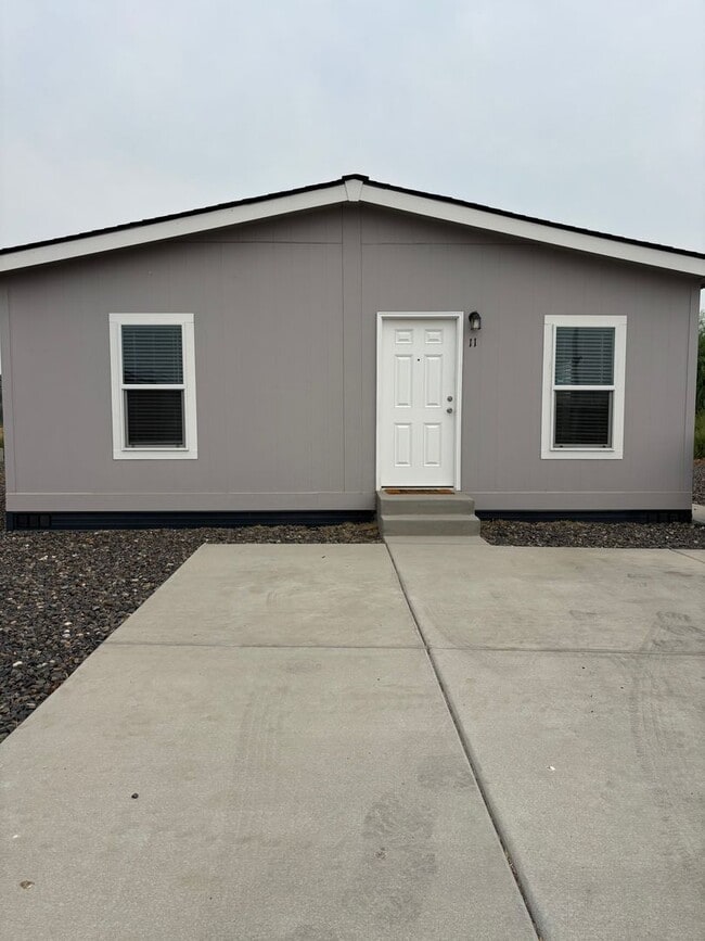Building Photo - Charming 3 Bed/2 Bath Mobile Home!
