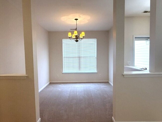 Building Photo - ~~ Beautiful home in Governor's Green Subdivision ~~
