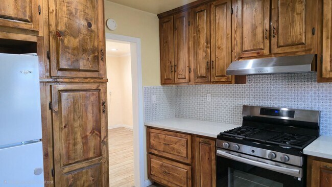 Building Photo - 2-Bedroom Single-Family Home in Pacoima – Large Fenced Yard & Garage