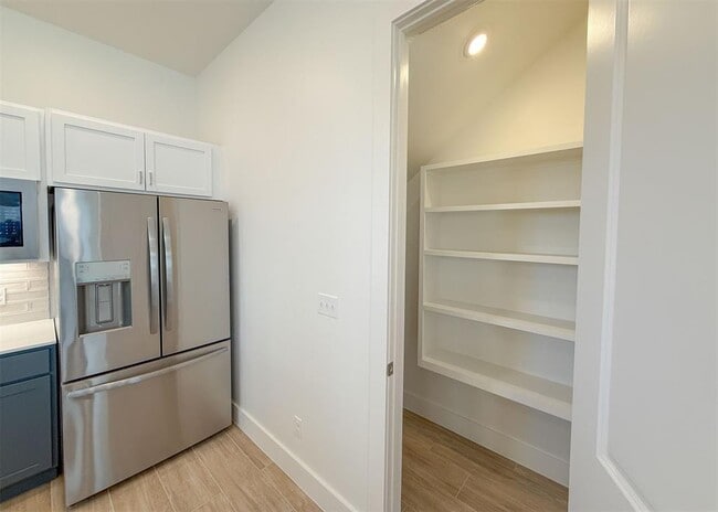 Building Photo - 13112 Maplewood Ave