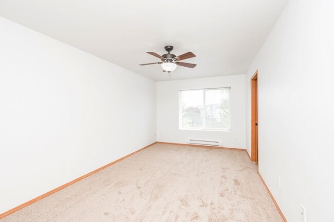 Building Photo - 3 Bedroom 2.5 Bath with fenced yard