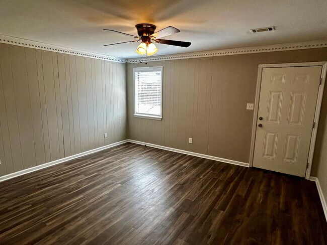 Building Photo - 235 Cavalier Dr