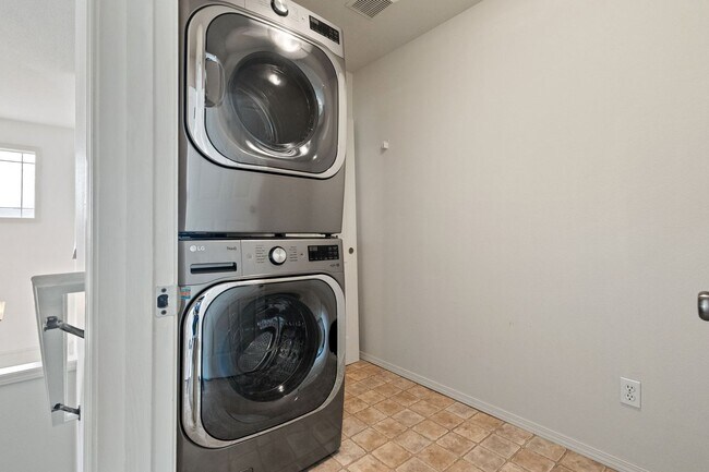 Building Photo - 14081 SW Viewpoint Ct