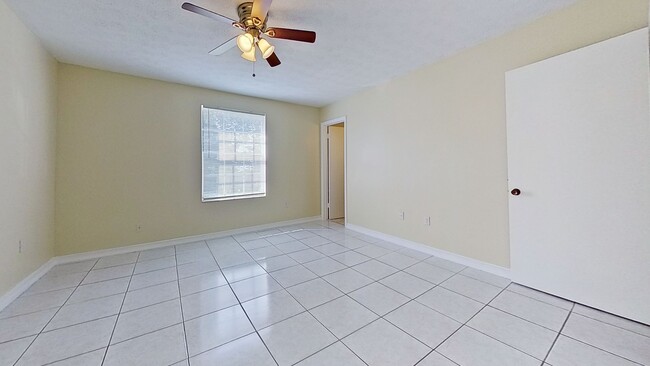Building Photo - Spacious 3Bed/2Bath Condo in Colonial Point!