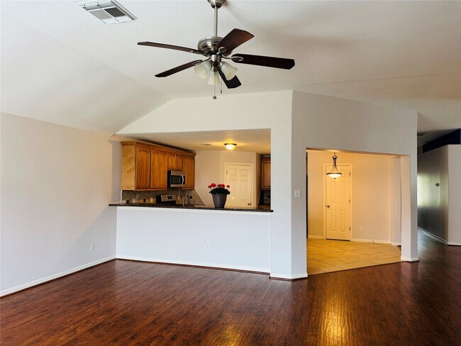 Building Photo - 5935 Wildbriar Ln