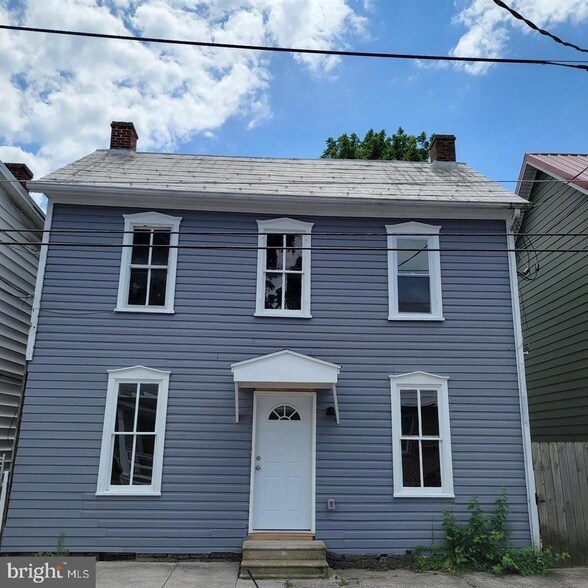Building Photo - 62 Breckenridge St