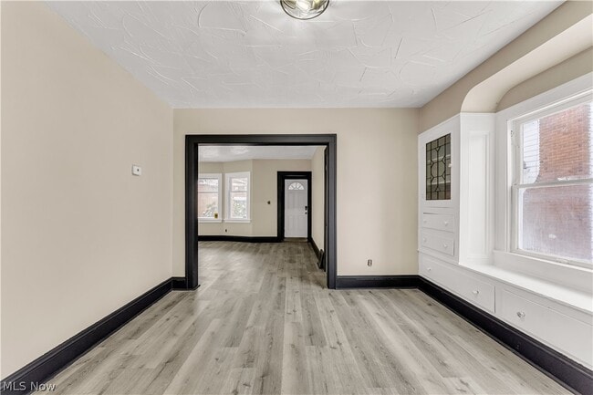 Building Photo - 1063 E 171st St