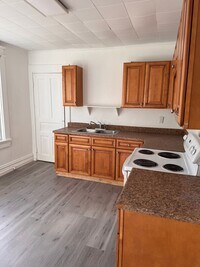 Building Photo - 430 E Sheridan Ave