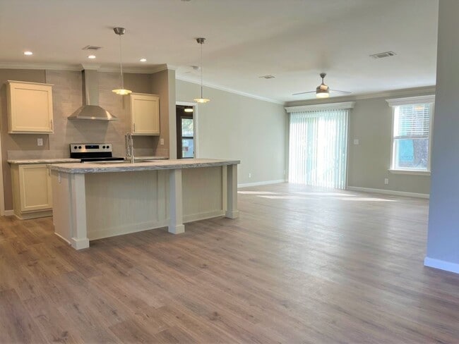 Building Photo - 1077 Cloverleaf Cir