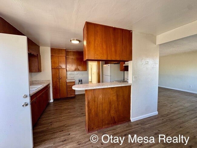 Building Photo - Charming 2-Bedroom Home with Expansive Out...