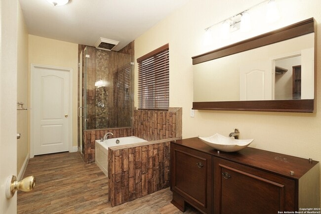 Building Photo - 1354 Crown Brook