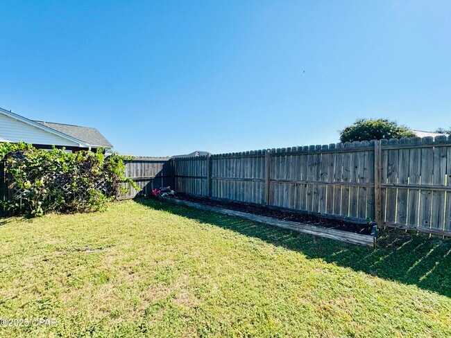 Building Photo - 425 Shadecrest Dr