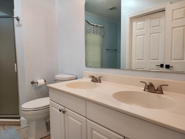 Building Photo - 207 Golden Bear Dr